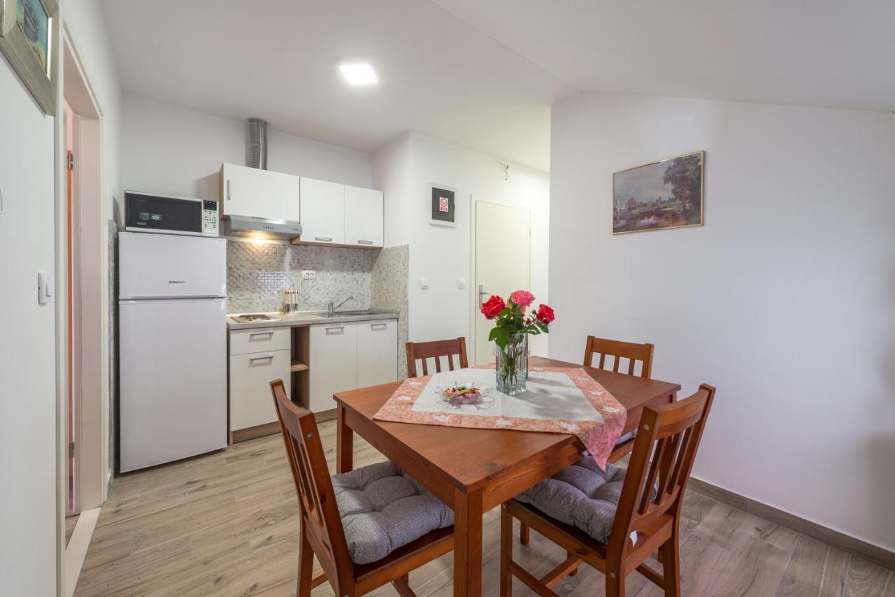 מליני Apartments Vukelic מראה חיצוני תמונה
